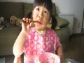 動画:1歳8ヵ月☆スプーンを使って食べる
